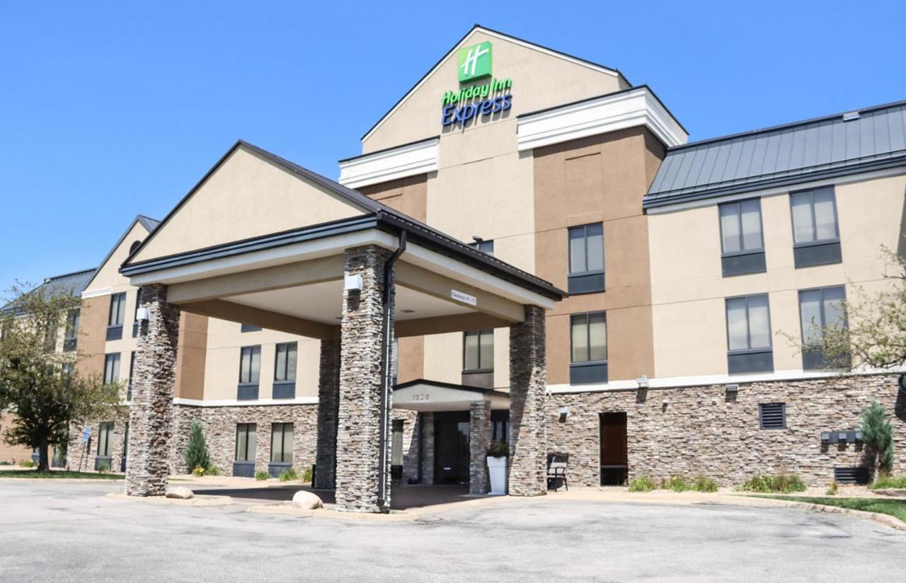 Holiday Inn Express Cedar Rapids - Collins Road By Ihg Buitenkant foto