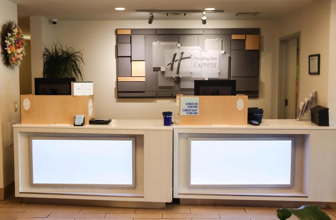 Holiday Inn Express Cedar Rapids - Collins Road By Ihg Buitenkant foto