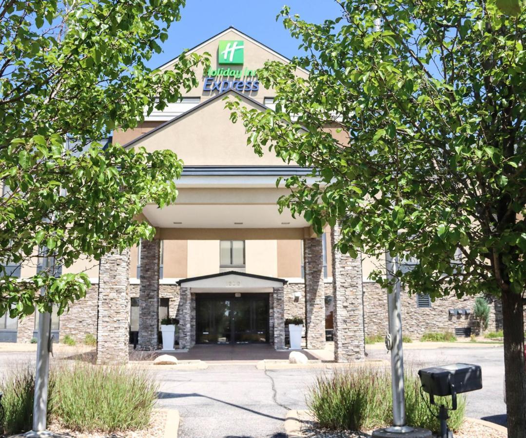 Holiday Inn Express Cedar Rapids - Collins Road By Ihg Buitenkant foto