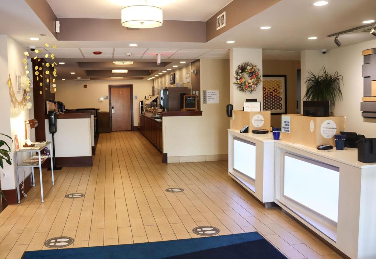 Holiday Inn Express Cedar Rapids - Collins Road By Ihg Buitenkant foto
