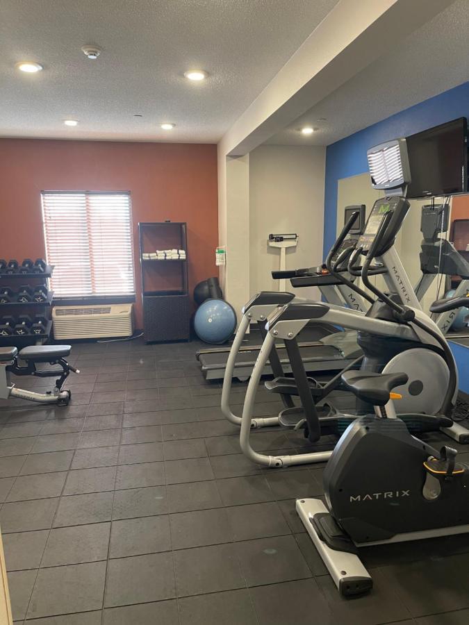 Holiday Inn Express Cedar Rapids - Collins Road By Ihg Buitenkant foto