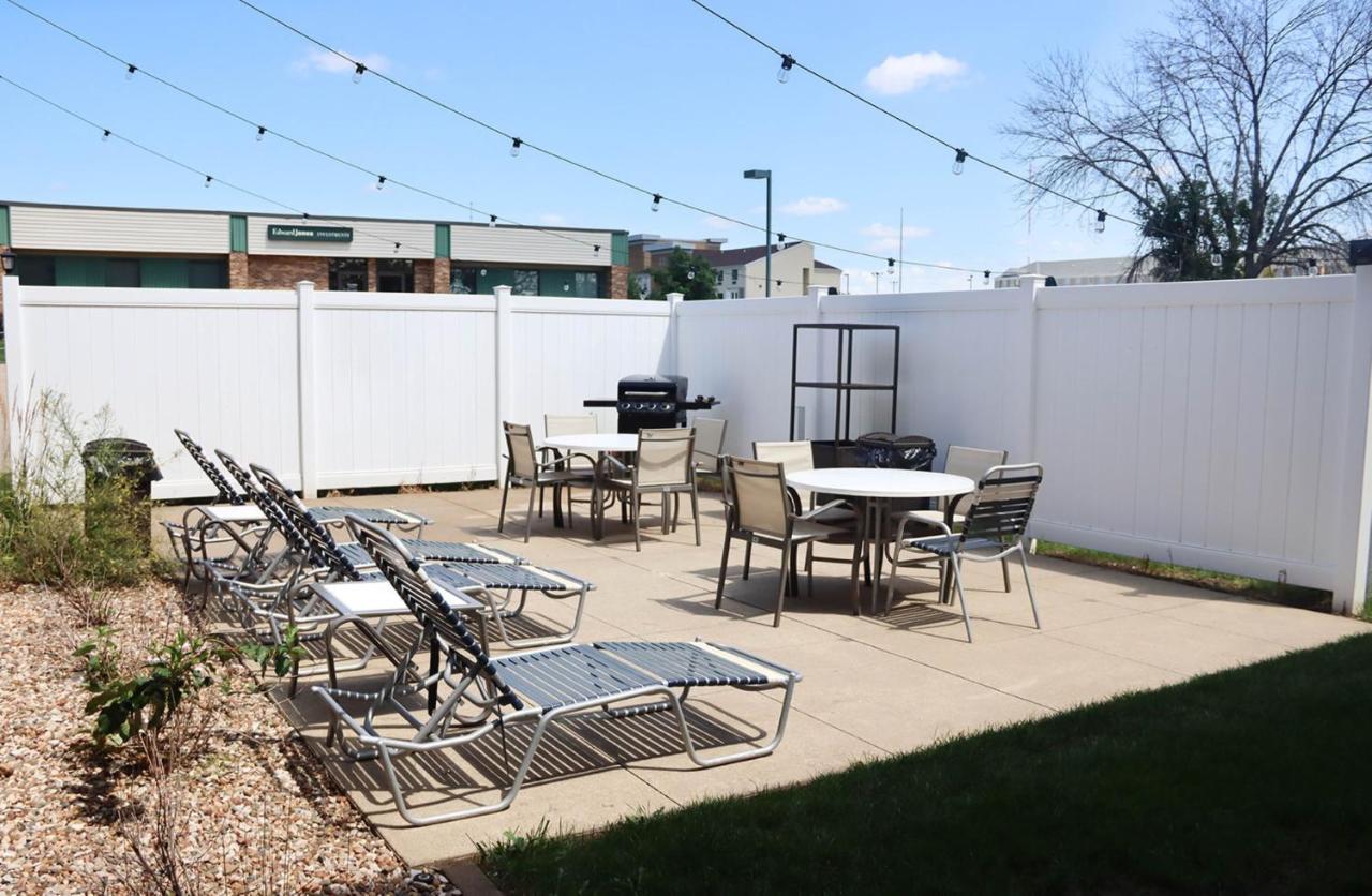 Holiday Inn Express Cedar Rapids - Collins Road By Ihg Buitenkant foto