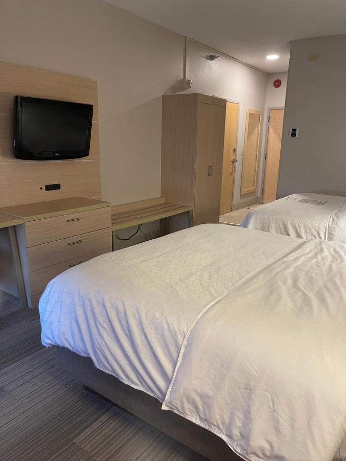 Holiday Inn Express Cedar Rapids - Collins Road By Ihg Buitenkant foto