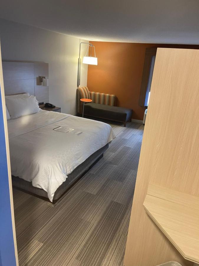 Holiday Inn Express Cedar Rapids - Collins Road By Ihg Buitenkant foto