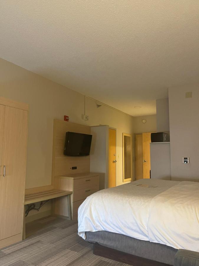 Holiday Inn Express Cedar Rapids - Collins Road By Ihg Buitenkant foto