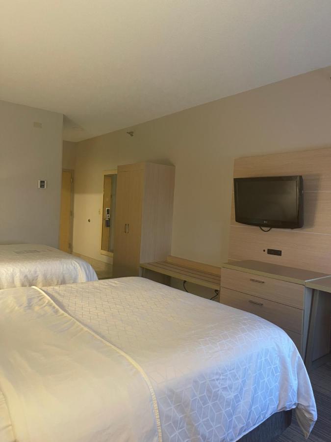 Holiday Inn Express Cedar Rapids - Collins Road By Ihg Buitenkant foto