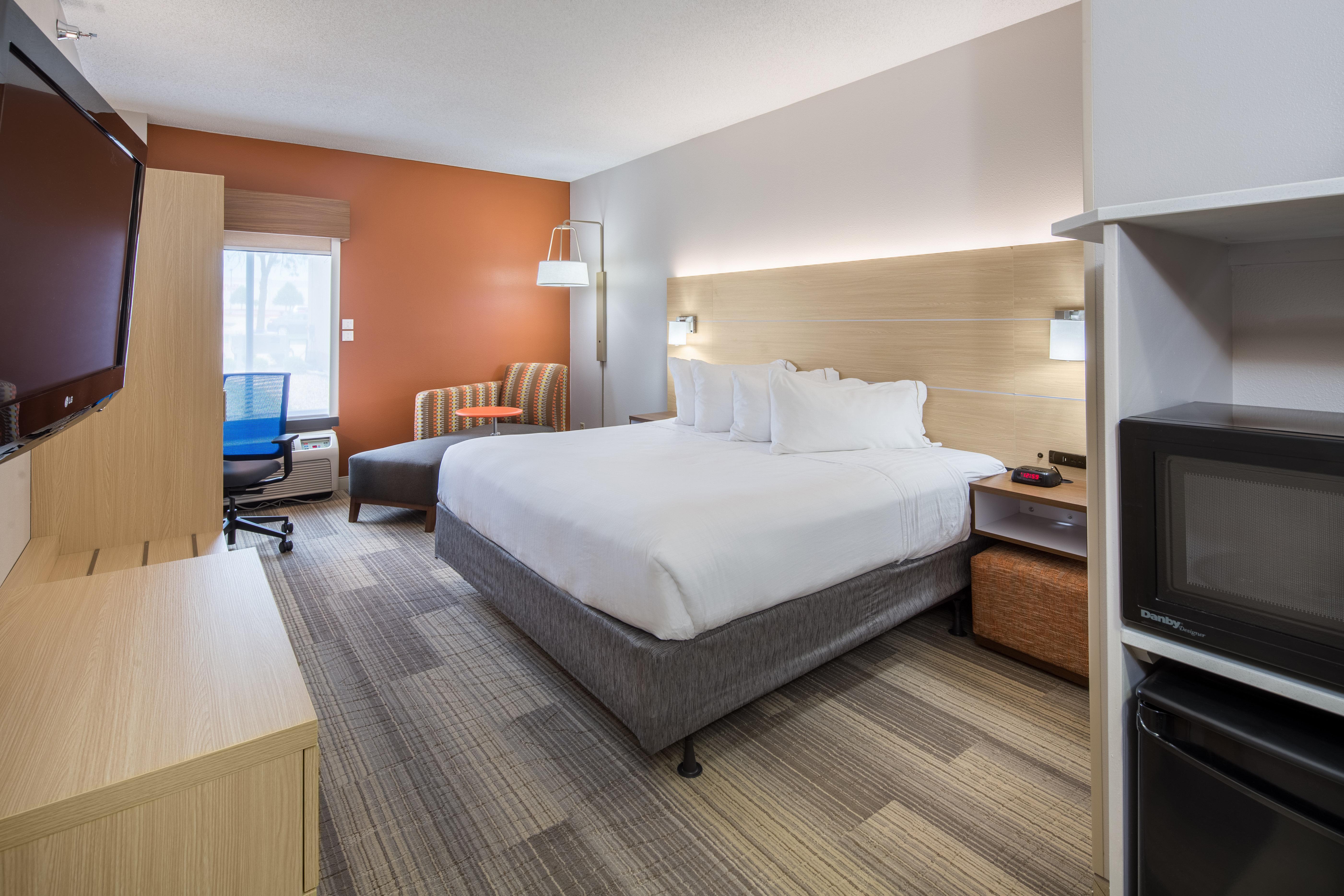 Holiday Inn Express Cedar Rapids - Collins Road By Ihg Buitenkant foto