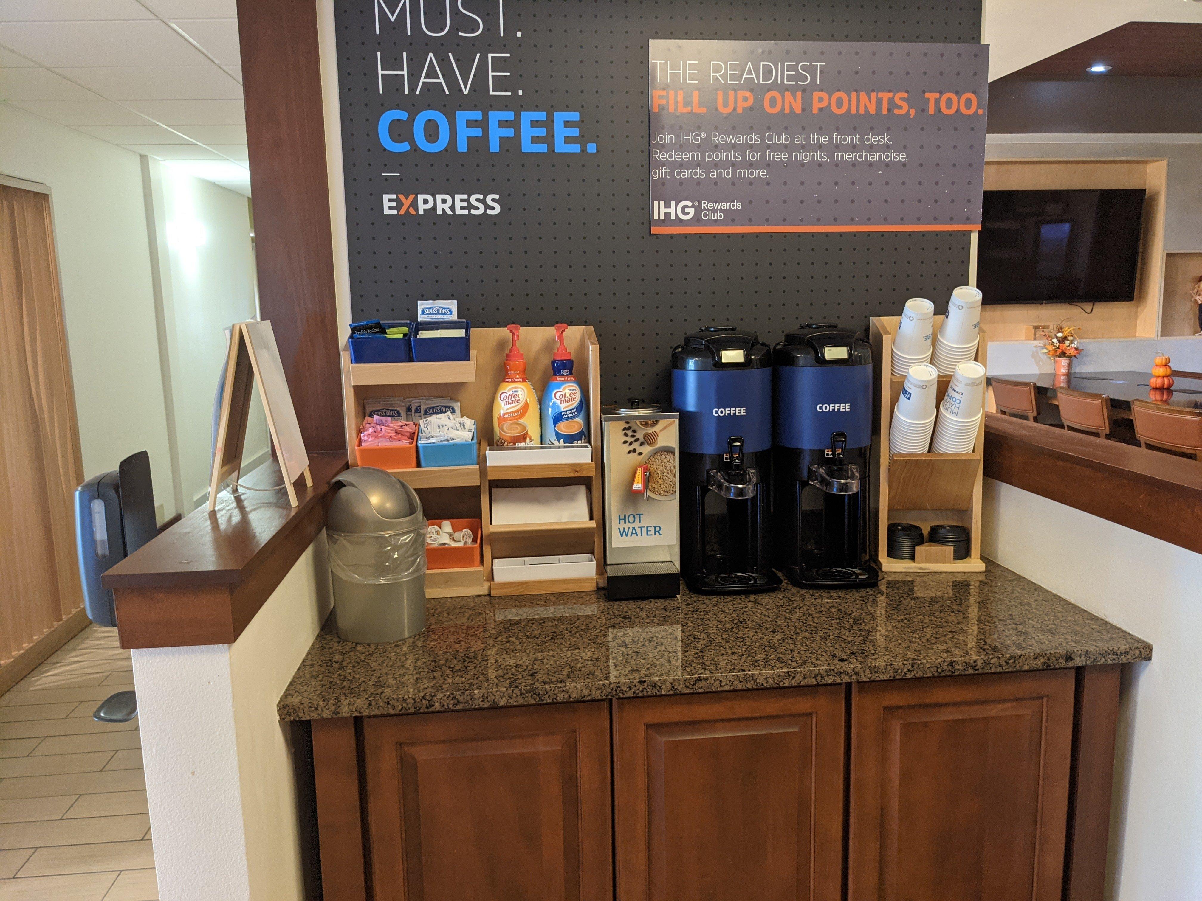 Holiday Inn Express Cedar Rapids - Collins Road By Ihg Buitenkant foto
