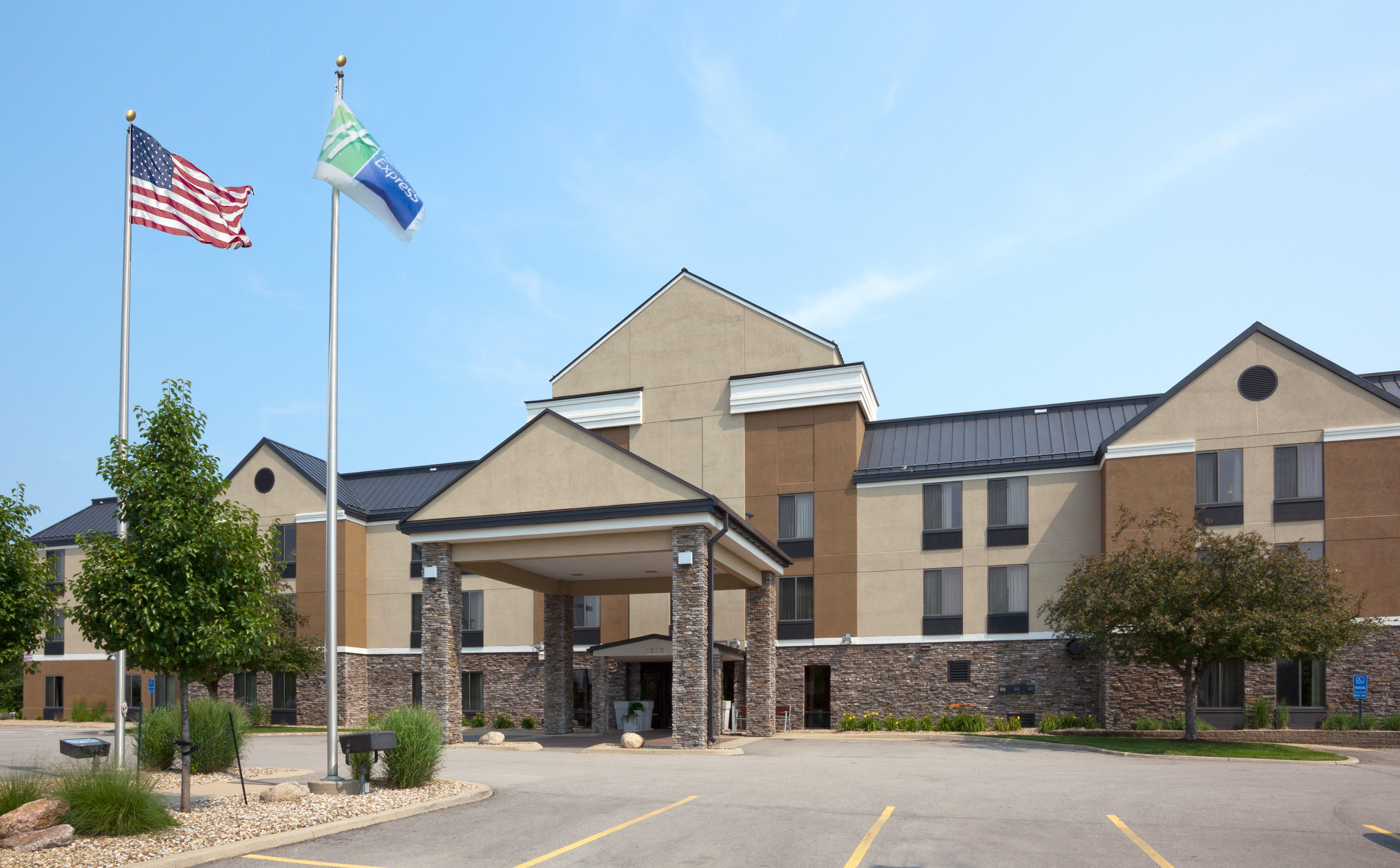 Holiday Inn Express Cedar Rapids - Collins Road By Ihg Buitenkant foto