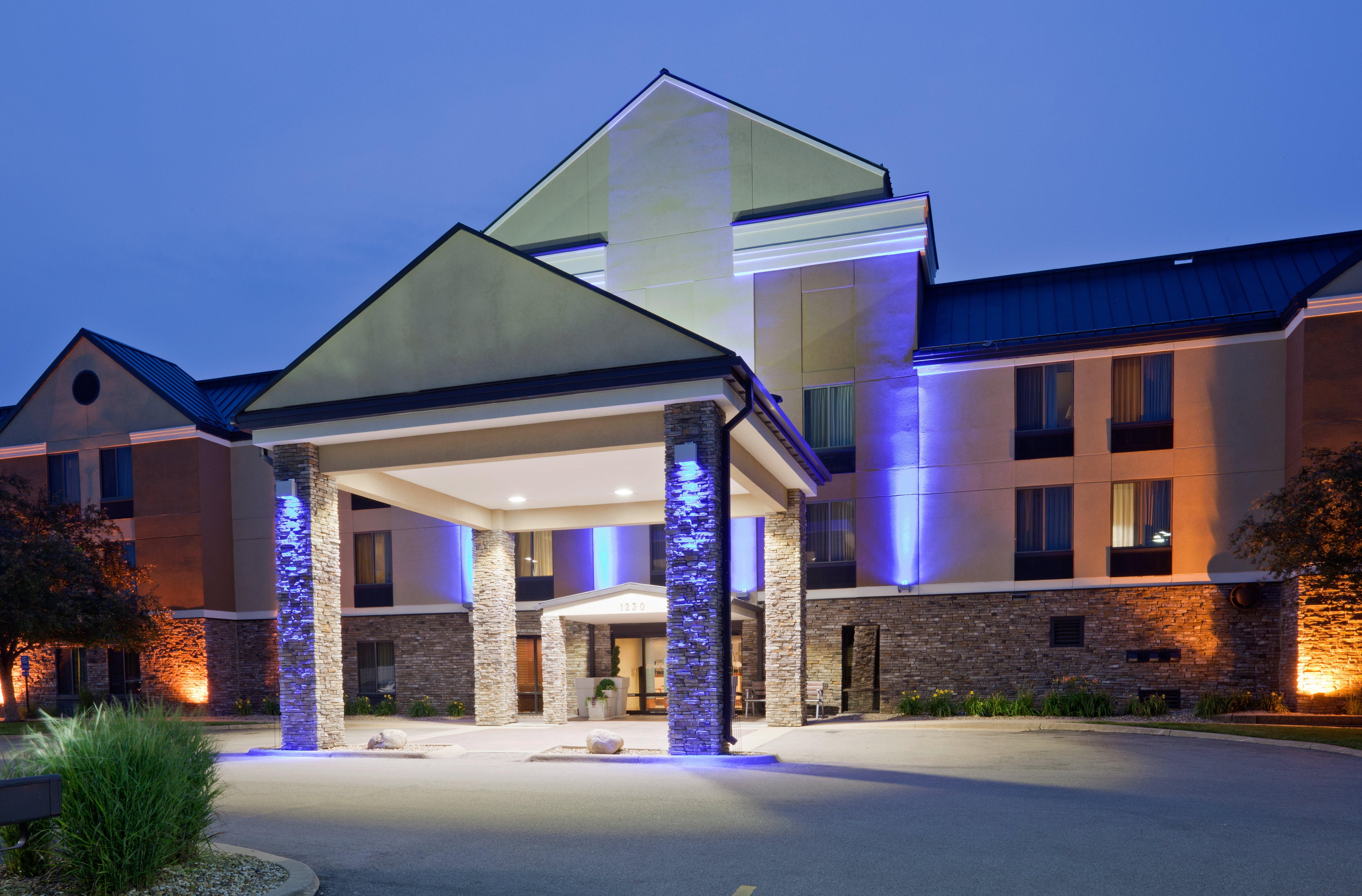 Holiday Inn Express Cedar Rapids - Collins Road By Ihg Buitenkant foto