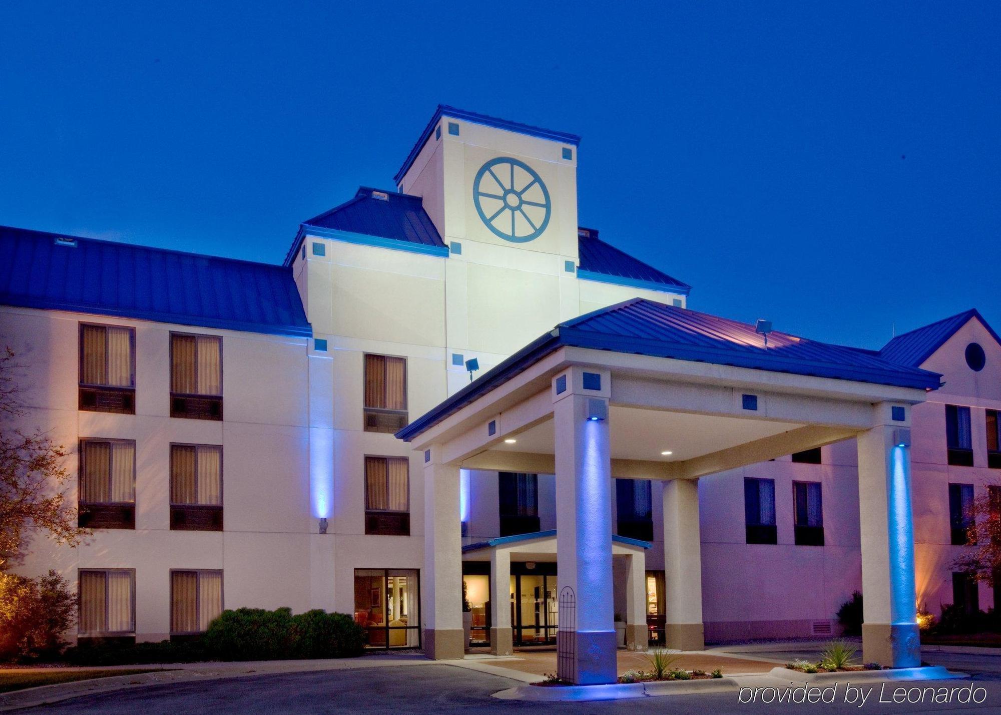Holiday Inn Express Cedar Rapids - Collins Road By Ihg Buitenkant foto